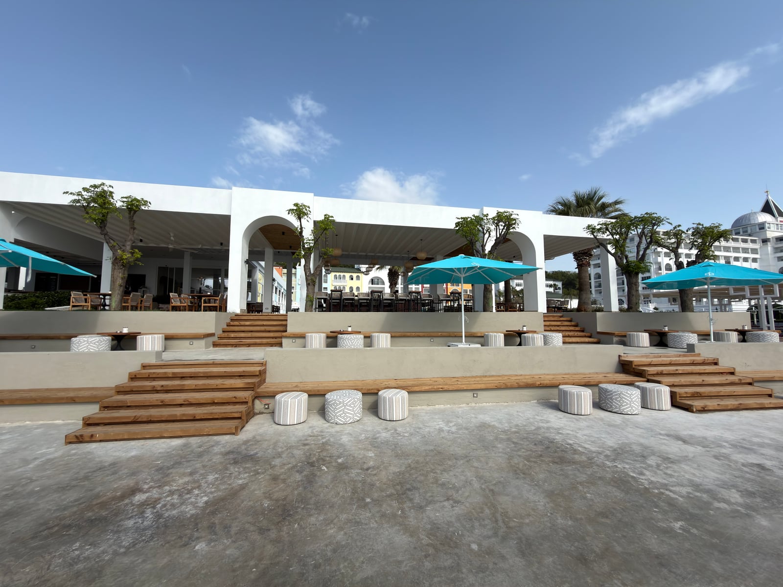 Breeze Bar 1